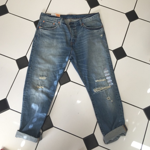 Levis destroyed high waisted jeans