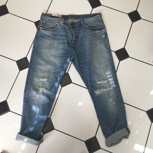Levis destroyed high waisted jeans