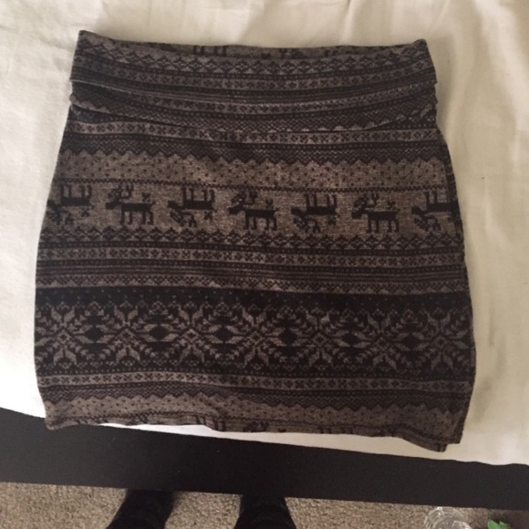 winter print with raindeer and snowflakes skirt