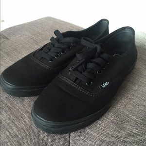 All Black Vans Lo Pro