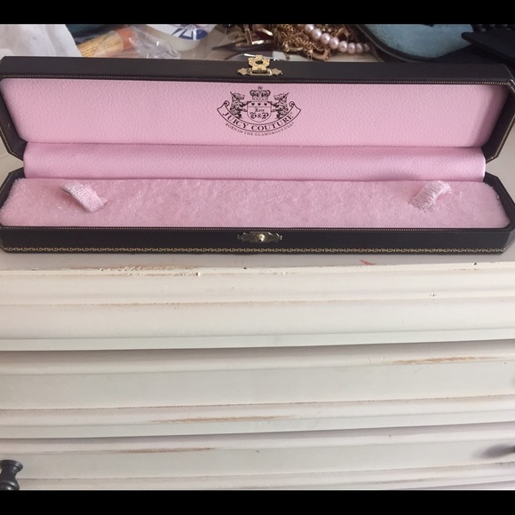 Juicy couture bracelet holder