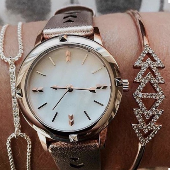 Jewelry - ❌SOLD 🆕 Triangle Geometric Rose Gold Bangle