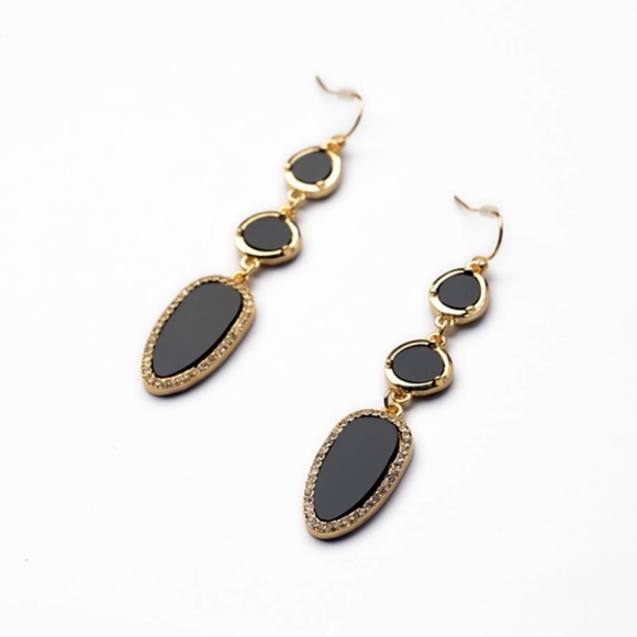 🆕 Dangle Drop Earrings. Jewelry - Picture 2 of 4