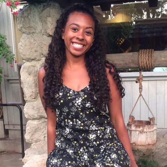 Meet your Posher, Olivia