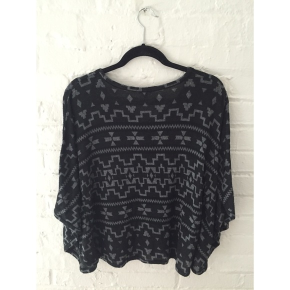 🍁AZTEC LOOSE PONCHO/SWEATER🍁 - Picture 2 of 3