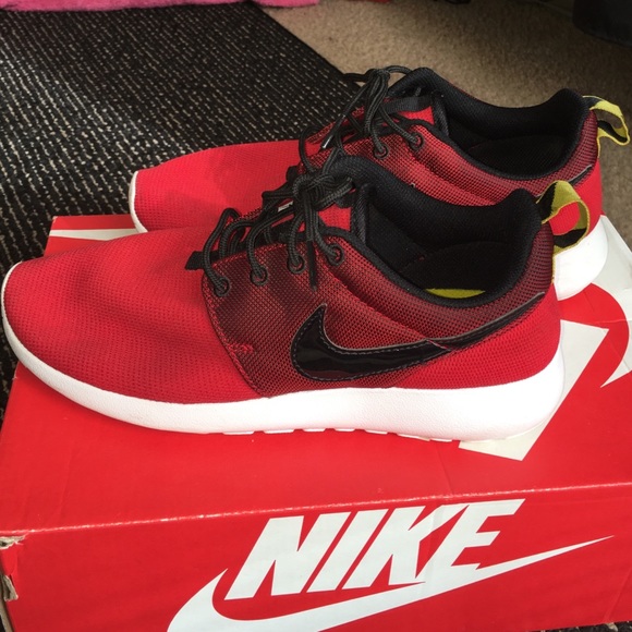 Authentic Nike Roshe Run ❤️