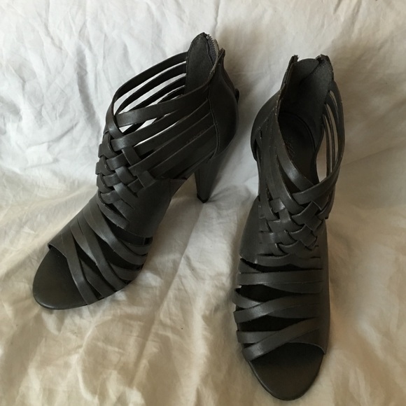 Pretty grey booties with cute weave design! - Picture 2 of 4