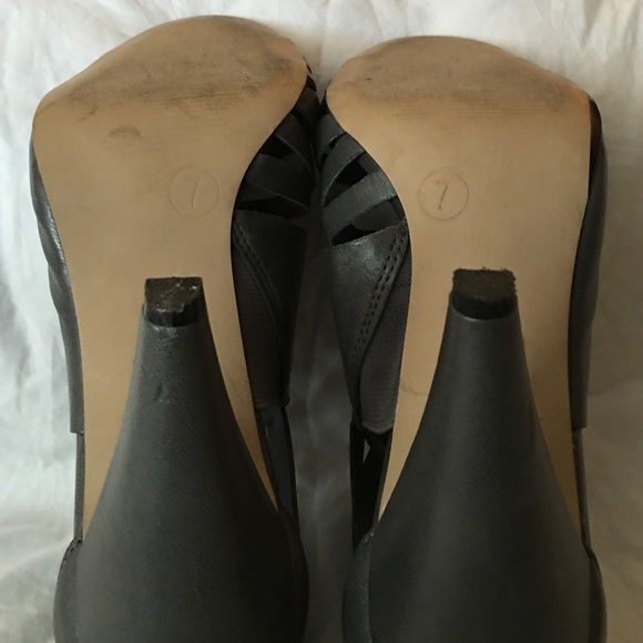 Pretty grey booties with cute weave design! - Picture 3 of 4