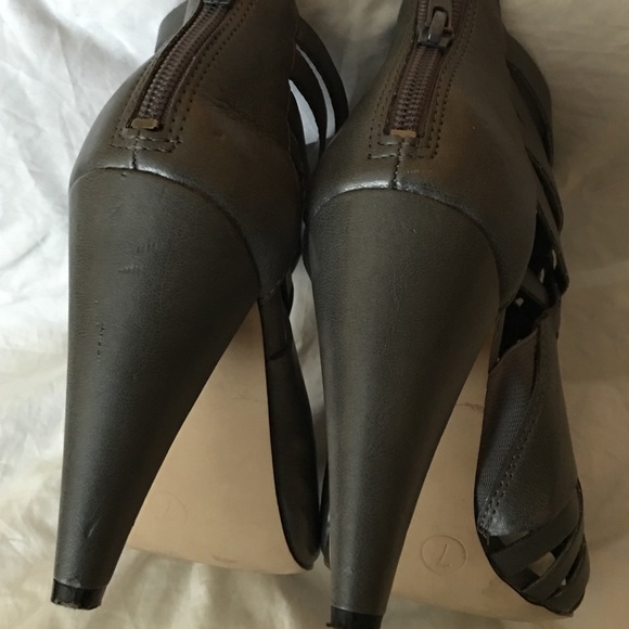 Pretty grey booties with cute weave design! - Picture 4 of 4