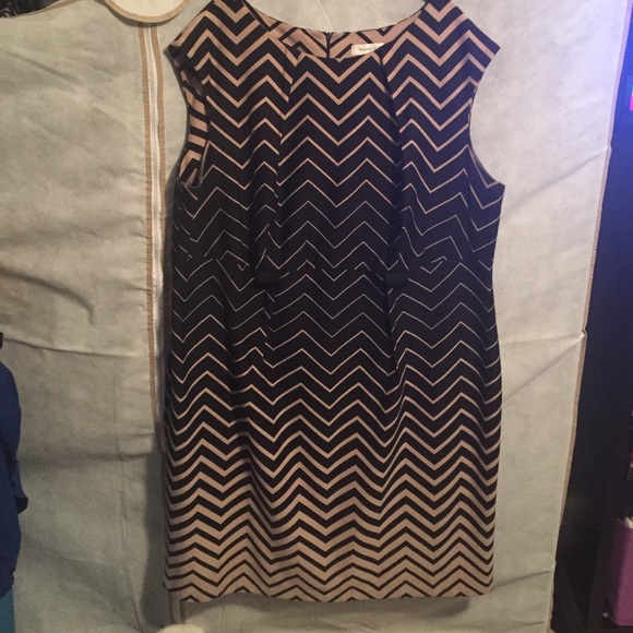 Cream/black chevron dress, knee-length