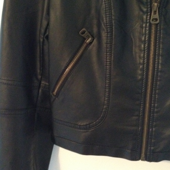 Leather jacket - Picture 2 of 4