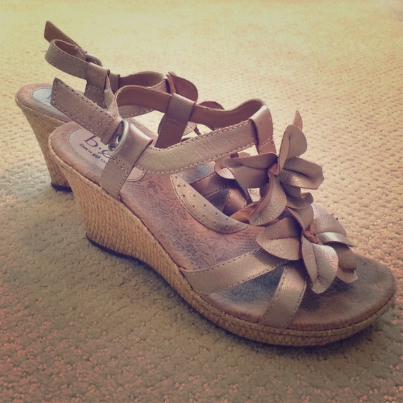 💐 Metallic Wedges