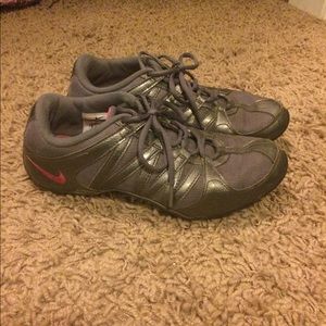 Womens 9 Nike Tennis Shoes