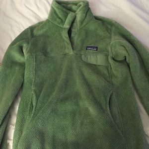 Green Patagonia pullover. Women's size small.