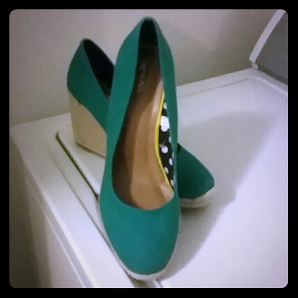 Size 10 Merona Wedge heel dress shoes