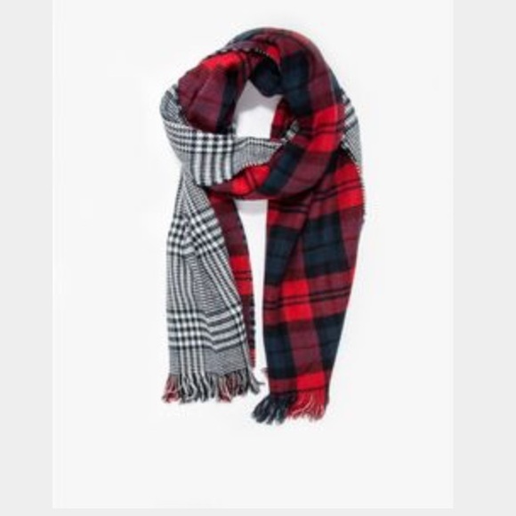 Reversible blanket scarf