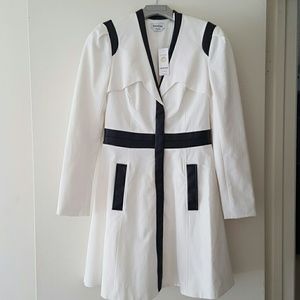 I'm selling because I have already 3 trench coats.