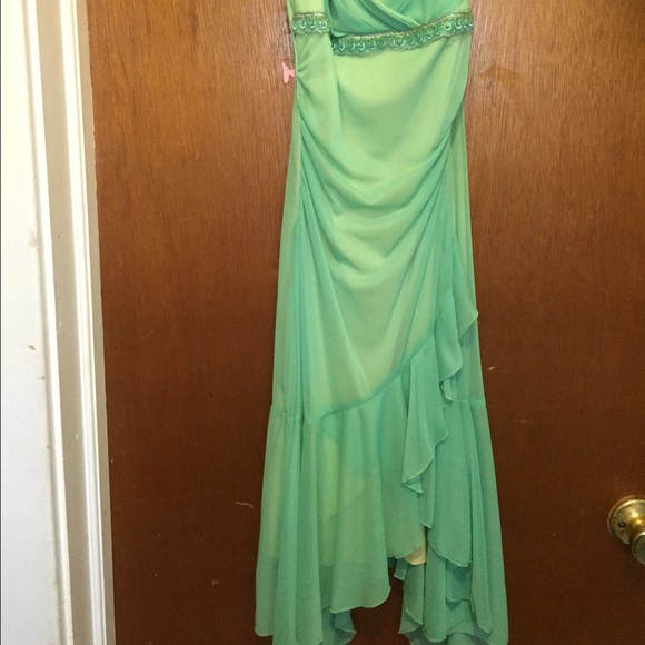 Pretty green dress - Picture 2 of 4
