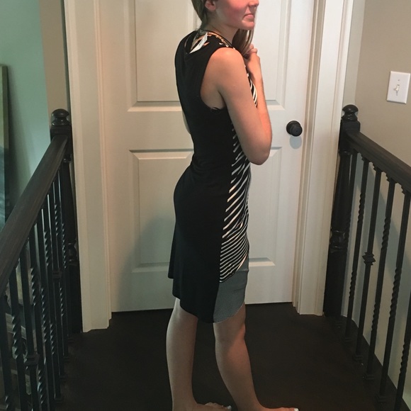 Brentwood tiered striped black/white sheath dress. - Picture 2 of 3