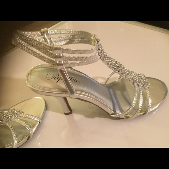 Silver heels - Picture 2 of 4