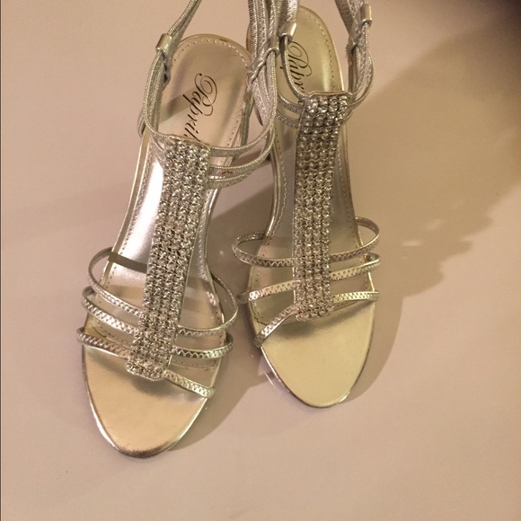Silver heels - Picture 3 of 4