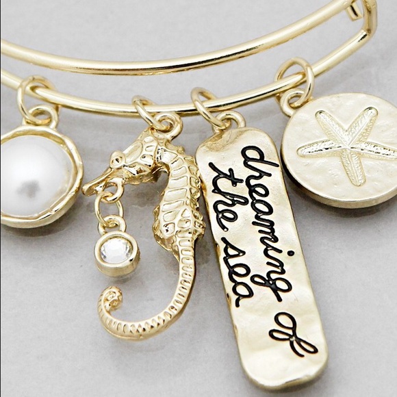 Dreaming of the sea Sand dollar Seahorse bracelet - Picture 3 of 3
