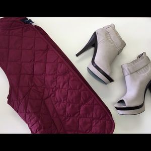 Never worn Gap quilted vest