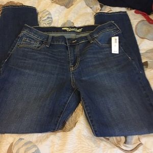 Old navy blue jeans-short court