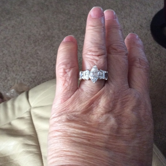 Jewelry - Diamond galore in this fun ring