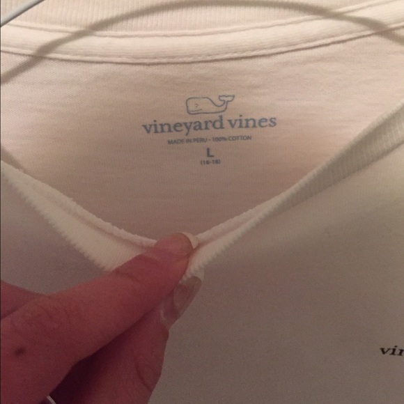 Vineyard vines tee - Picture 3 of 3