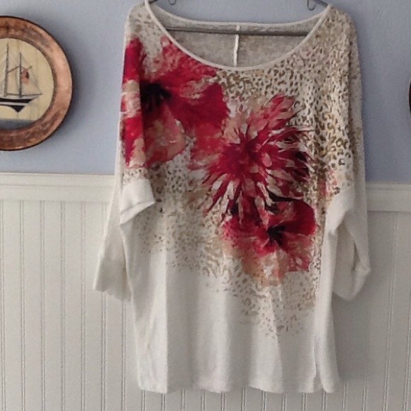 DOLMAN 3/4 SLEEVE EMBELLISHED TOP