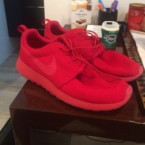 Red Nike Rosches