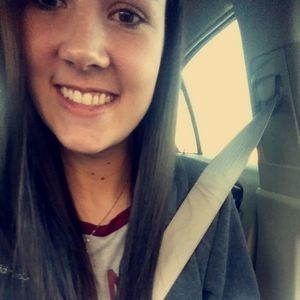 Meet your Posher, Caitlyn nicole