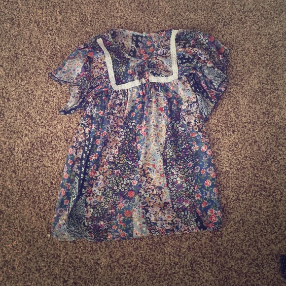 Boutique Find:  Floral Tunic with Lace Detail