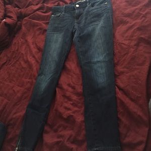 Super cute express skinny jeans!