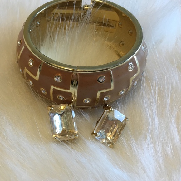 Bracelet and earrings as a set.