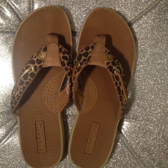 Sperry cheetah print flip flops