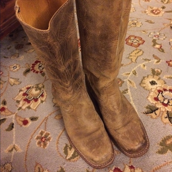 Frye campus boots, GUC