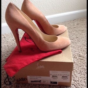 🚫SOLD🚫Christian Louboutin 37 RonRon suede Blush
