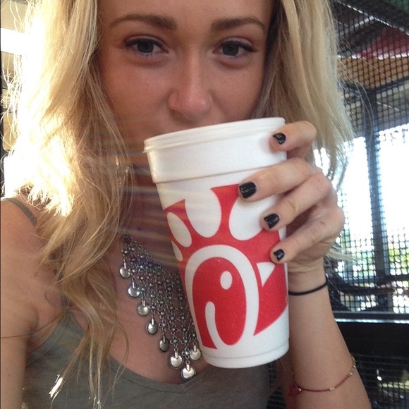 Meet your Posher, Alyssa - Picture 3 of 4