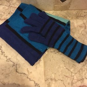 Scarf and glove set