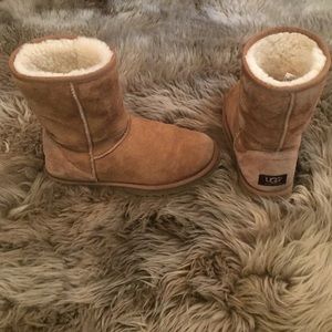 UGGS
