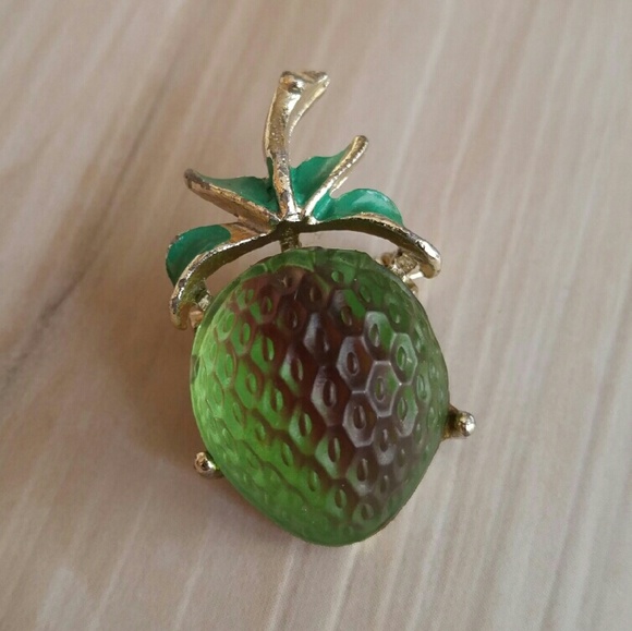Vintage Jewelry - Vintage Glass Strawberry Brooch