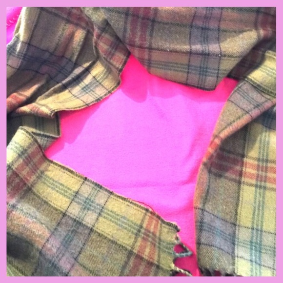 Old Navy Accessories - Classic plaid scarf