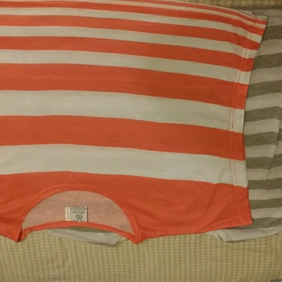Two blouses - Picture 2 of 4