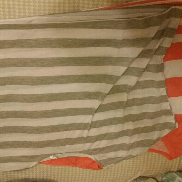 Two blouses - Picture 3 of 4