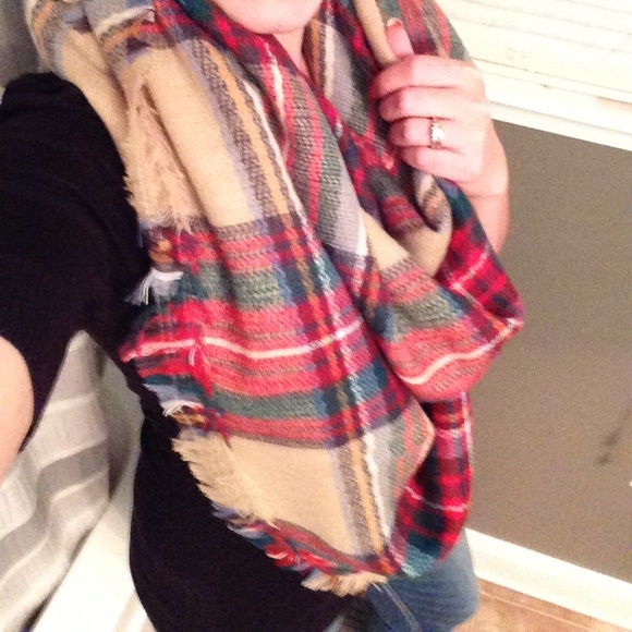 ‼️LAST ONE‼️🌟Host Pick🌟Blanket Scarf - Picture 2 of 3