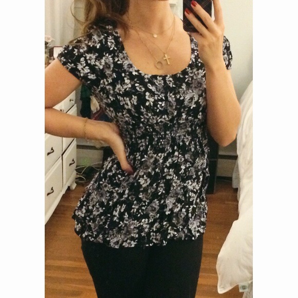 Black & White Floral Short Sleeve Blouse