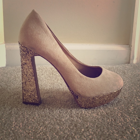 Nude / gold heels