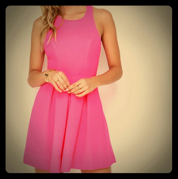 Very pretty pink dress!!